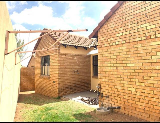 2 BEDROOM TOWNHOUSE FOR SALE IN HALFWAY GARDENS